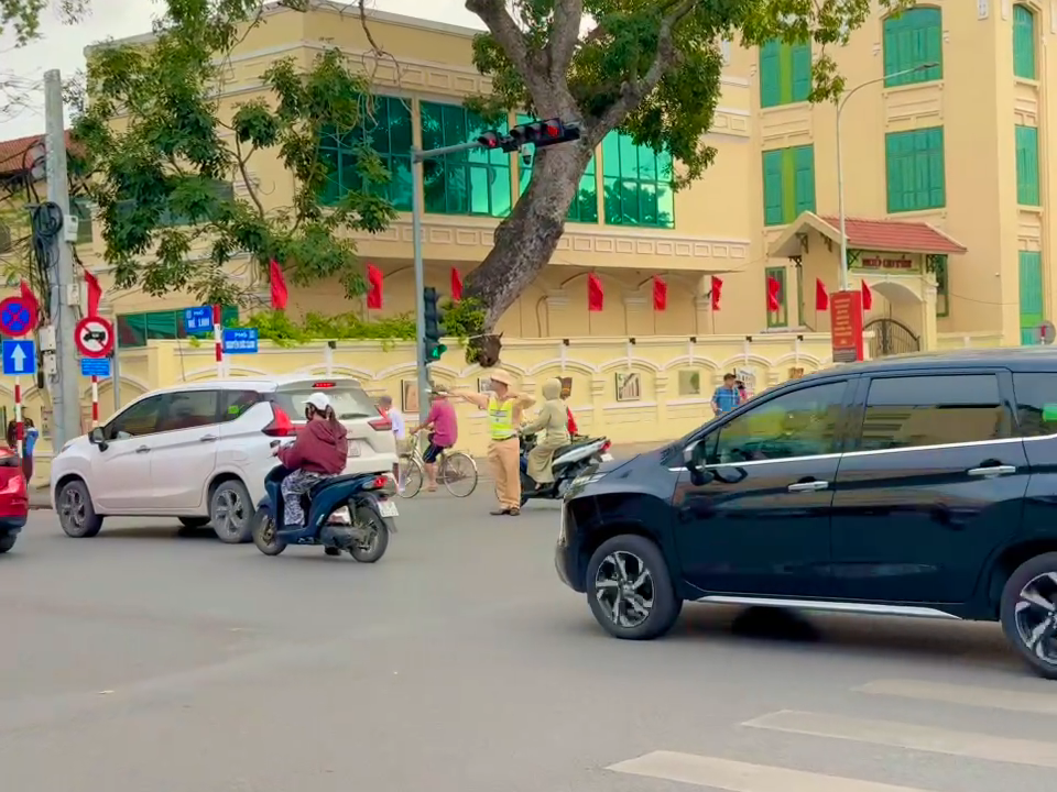 Phòng Cảnh sát giao thông tăng cường lực lượng đảm bảo an toàn buổi tổng duyệt Lễ hội Nữ tướng Lê Chân